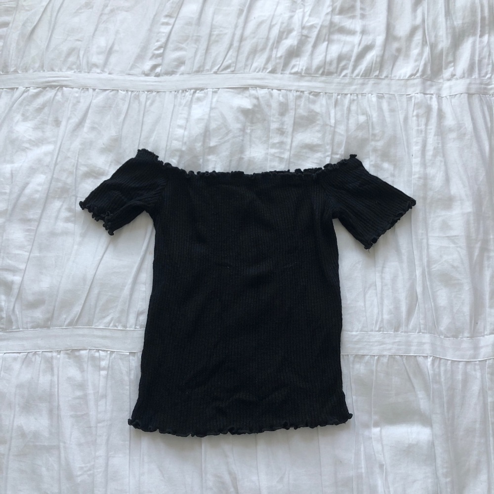 OFF THE SHOULDER RIBBED TOP